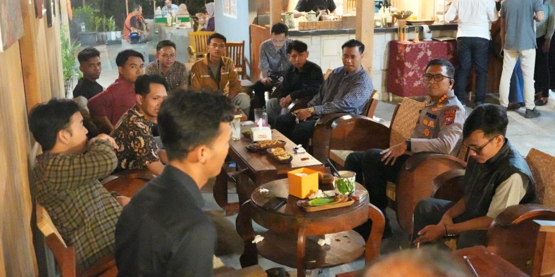 Komitmen Jaga Kondusifitas Kamtibmas, Kapolresta Sidoarjo Ngopi Bareng Mahasiswa