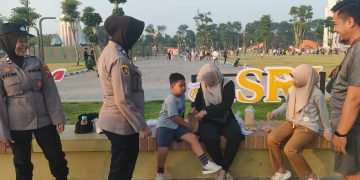 Polwan Polresta Sidoarjo Humanis dalam Pengamanan Car Free Day Alun-alun