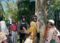 Polwan Polresta Sidoarjo Beri Imbauan Keselamatan kepada Siswa SDN Jati yang Akan Study Tour
