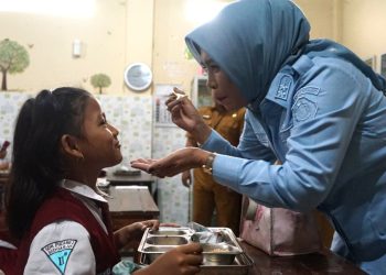 Wabup Mimik﻿ Sidak MBG SDN Pucang 1, Pastikan Menu Enak dan Higienis