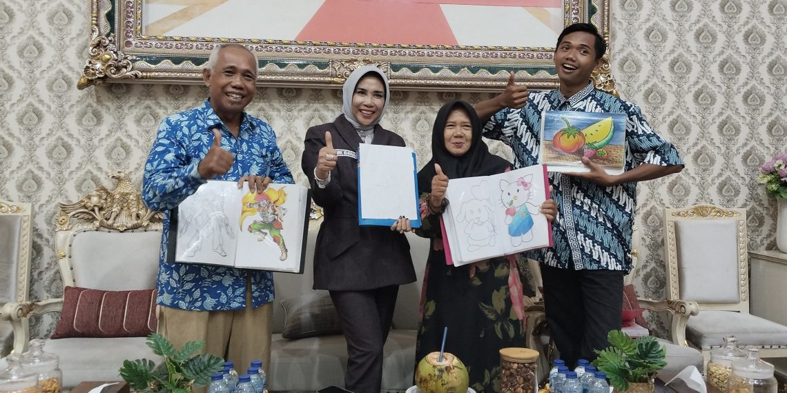 Wabup Sidoarjo Mimik Idayana Apresiasi Guru Non ASN Seniman Lukis Jual Lukisan