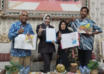 Wabup Sidoarjo Mimik Idayana Apresiasi Guru Non ASN Seniman Lukis Jual Lukisan