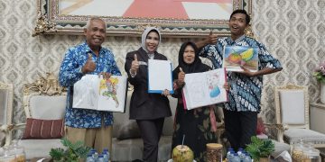 Wabup Sidoarjo Mimik Idayana Apresiasi Guru Non ASN Seniman Lukis Jual Lukisan