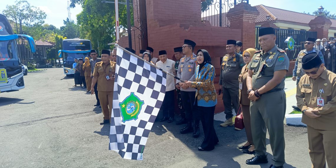 Wabup Mimik Idayana Berangkatkan Jemaah Haji Kloter 55 dan 56, Minta Doakan Pemimpin Sidoarjo Amanah