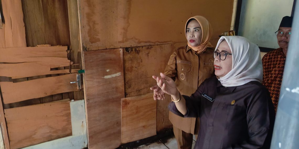 Lihat Kondisi Riil Gedung Juang 45, Wabup Mimik Inginkan Pemkab Sidoarjo Renovasi Total Seperti Aslinya