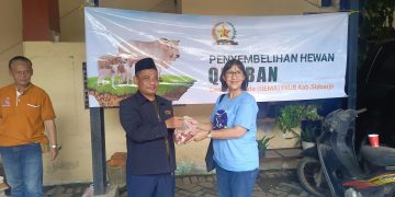 Sembelih Satu Kurban Sapi Bantuan Polresta Sidoarjo, FKUB Salurkan Daging ke Warga Lintas Agama