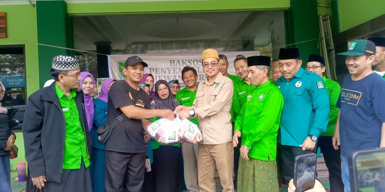 Daging dibagikan ke Masyarakat, DPC PKB Sidoarjo Sembelih Kurban 3 Sapi dan 20 Kambing