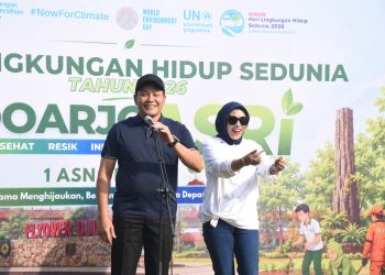 Bupati Subandi dan Wabup Mimik Tanam Pohon Pucuk Merah Program Sidoarjo Asri