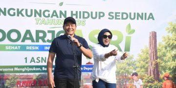 Bupati Subandi dan Wabup Mimik Tanam Pohon Pucuk Merah Program Sidoarjo Asri