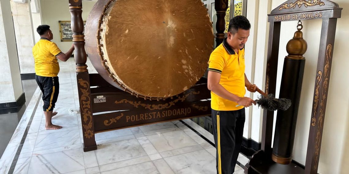 Polresta Sidoarjo Gelar Bakti Religi, Bersihkan Tempat Ibadah Jelang Hari Bhayangkara