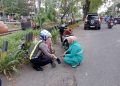 Polisi Sigap Evakuasi Korban Kecelakaan di Jalan Raya Mangundiprojo Buduran