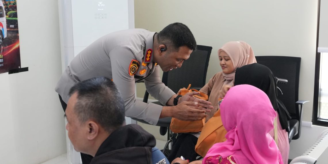 Hari Bhayangkara Ke-80, Polresta Sidoarjo Berikan Layanan Kesehatan Gratis dan Baksos Bagi Difabel