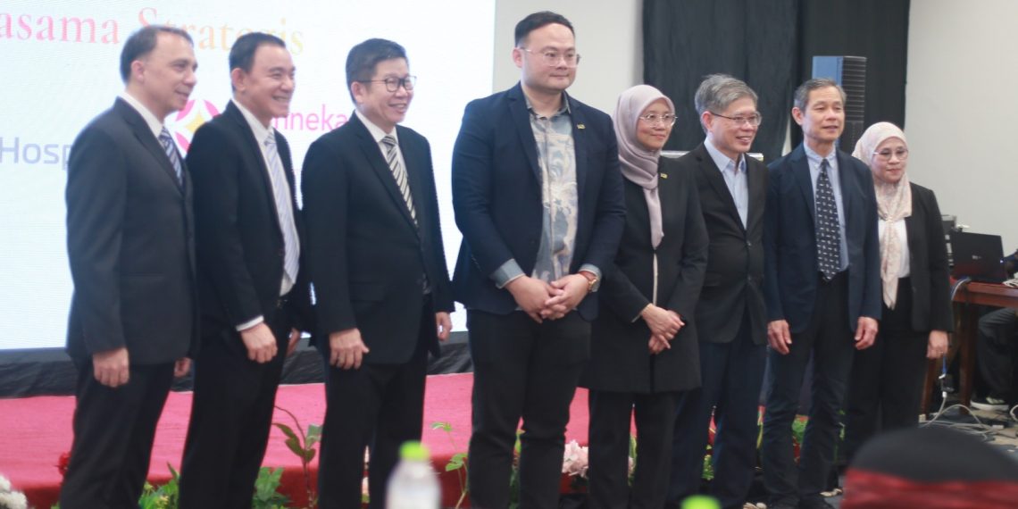 Dua Pakar Ortopedi Malaysia Nyatakan Robot Hanya Membantu, Peran Dokter Ahli Tetap Penentu