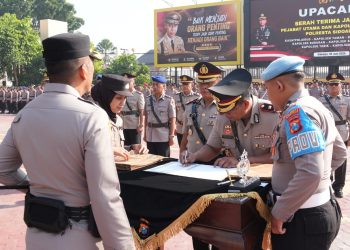 Kapolresta Sidoarjo Pimpin Upacara Sertijab Pejabat Utama, Kapolsek Jajaran dan Kenaikan Pangkat Anggota