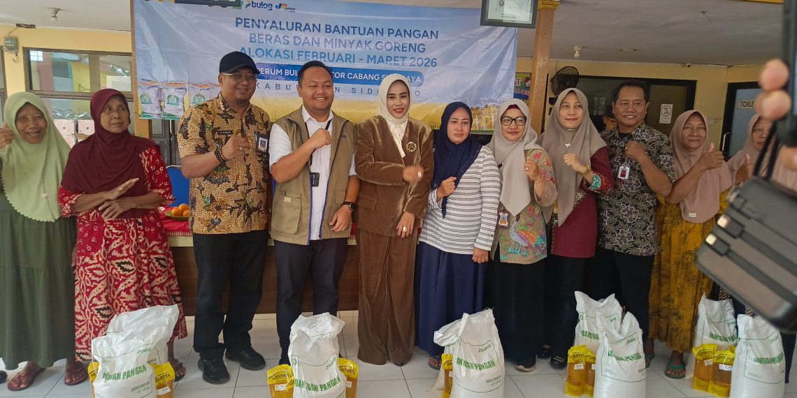 Wabup Mimik Idayana Salurkan Bantuan Pangan ke 1.040 Warga Dua Desa di Kecamatan Tanggulangin