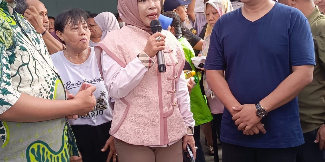 Apresiasi YKAB Peduli Gelar Rutin Bagi 300 Porsi Makan Gratis dan Sembako, Wabup Mimik Idayana Sumbang Rp 10 Juta