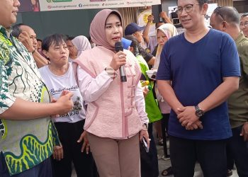 Apresiasi YKAB Peduli Gelar Rutin Bagi 300 Porsi Makan Gratis dan Sembako, Wabup Mimik Idayana Sumbang Rp 10 Juta