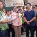 Apresiasi YKAB Peduli Gelar Rutin Bagi 300 Porsi Makan Gratis dan Sembako, Wabup Mimik Idayana Sumbang Rp 10 Juta