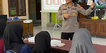 Kapolsek Balongbendo Sosialisasikan P4GN dan Layanan Hotline 110 kepada Warga