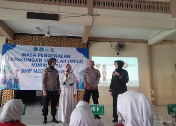 Cegah Perundungan, Polsek Krian Edukasi Bijak Bermedia Sosial kepada Siswa Baru SMPN 2 Krian