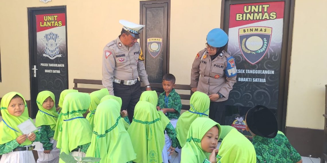 Polsek Tanggulangin Sambut Kunjungan MATSAMA MI Al Hikmah Kalidawir, Kenalkan Profesi Polisi Sejak Dini
