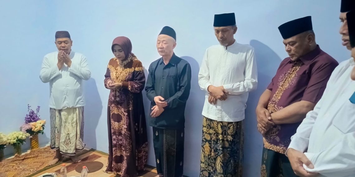 Pasutri Wabup Mimik dan Rahmat Muhajirin Hadiri Haul ke-69 Mbah Kyai Kalam Porong