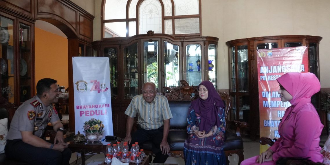 Anjangsana Hari Bhayangkara ke-80, Kapolresta Sidoarjo Pererat Silaturahmi dengan Purnawirawan Polri
