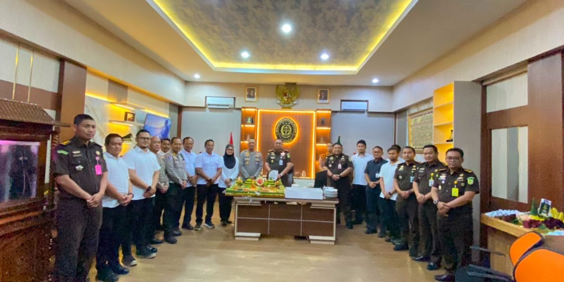 Polresta Sidoarjo Beri Kejutan Hari Bhakti Adhyaksa ke-66, Perkuat Sinergitas Bersama Kejari Sidoarjo