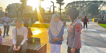 Polwan Polresta Sidoarjo Amankan Car Free Day Alun-alun