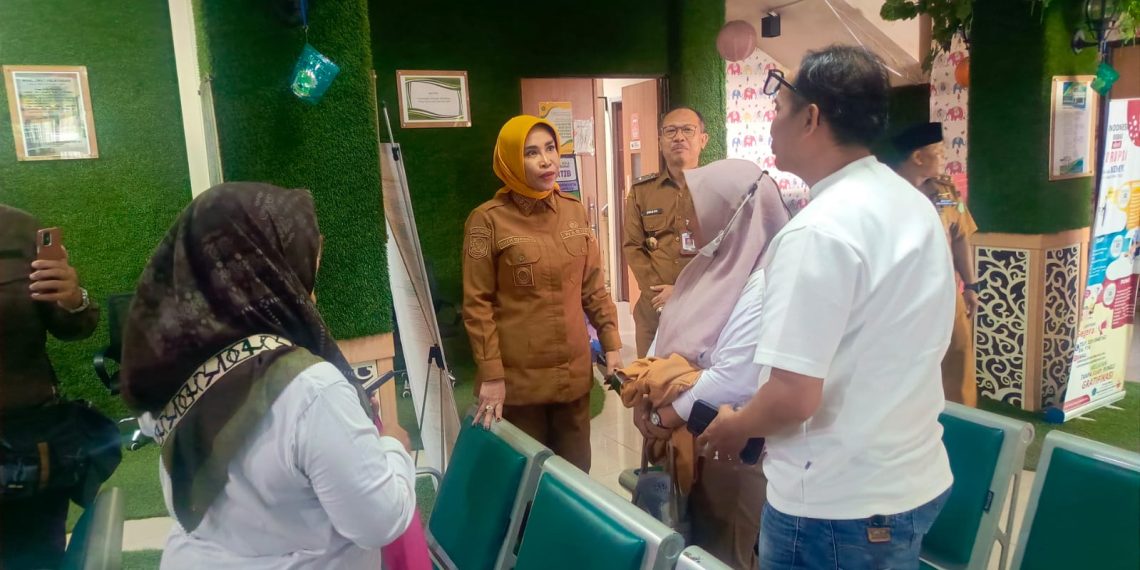 Sidak 5 OPD, Wabup Mimik﻿﻿﻿ Idayana Sampaikan Keluhan Masyarakat Pelayanan Publik
