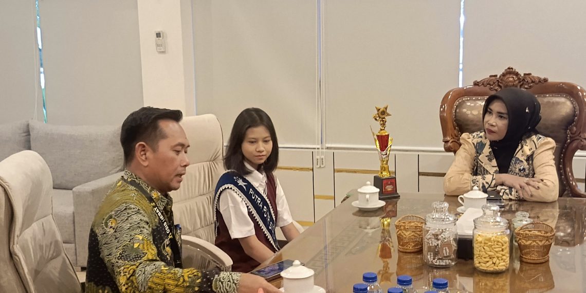 Wabup Mimik: Pemkab Tak Wajibkan Wali Murid Beli Seragam di Sekolah