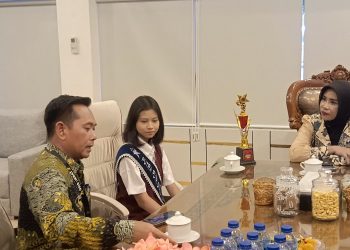 Wabup Mimik: Pemkab Tak Wajibkan Wali Murid Beli Seragam di Sekolah