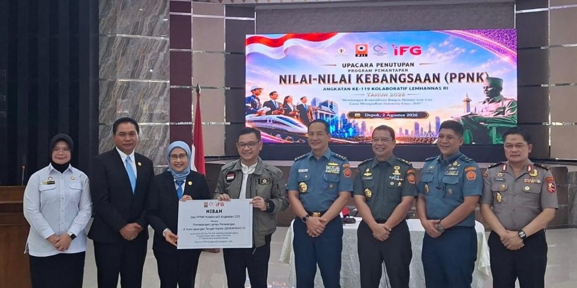 Lulus Diklat Lemhannas﻿, Ir Sugiono﻿ dan IKAL 119 Hibahkan Lampu Sorot LED Bandell﻿ untuk Lapangan  Tengah Kantor Lemhannas﻿