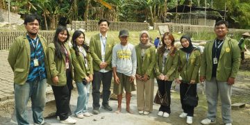 Mahasiswa KKN 21 UPN Veteran Jawa Timur Dorong Pengembangan UMKM Kelurahan Ledok Wetan Bojonegoro Melalui Program Spotlight UMKM