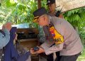 Kapolsek Taman Bagikan Sembako kepada Warga, Ajak Anggota Peduli Sosial