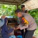Kapolsek Taman Bagikan Sembako kepada Warga, Ajak Anggota Peduli Sosial