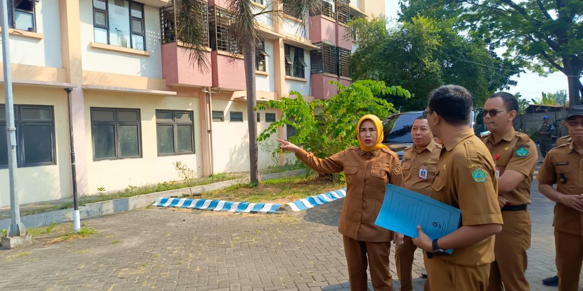 Sidak Rusunawa Pucang, Wabup Mimik Prihatin Temukan Banyak Keluhan Warga dan Pegawai