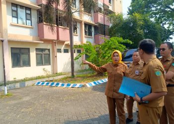 Sidak Rusunawa Pucang﻿﻿, Wabup Mimik Prihatin Temukan Banyak Keluhan Warga dan Pegawai