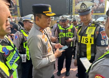 Cegah Pelanggaran Anggota, Wakapolresta Sidoarjo Periksa Handphone Anggota