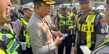 Cegah Pelanggaran Anggota, Wakapolresta Sidoarjo Periksa Handphone Anggota