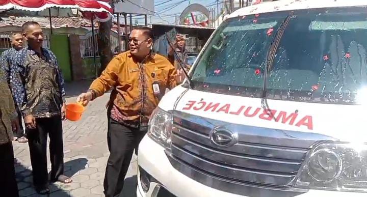 Pemdes Semampir Luncurkan Ambulans Desa, Luqman Mualim: Semoga Jadi Pelayan Warga