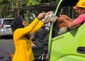 Polsek Waru Gelar Jumat Berkah, Bagikan Ratusan Paket Nasi dan Air Minum untuk Masyarakat