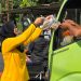 Polsek Waru Gelar Jumat Berkah, Bagikan Ratusan Paket Nasi dan Air Minum untuk Masyarakat