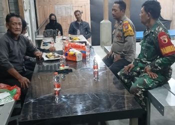 Perkuat Sinergitas, Bhabinkamtibmas dan Babinsa Sambang Desa Tawangsari