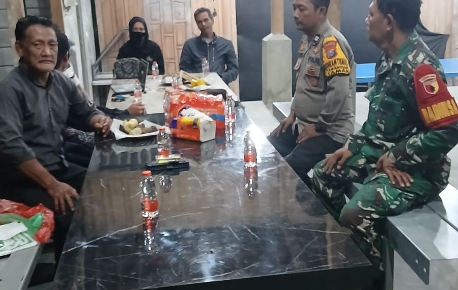 Perkuat Sinergitas, Bhabinkamtibmas dan Babinsa Sambang Desa Tawangsari