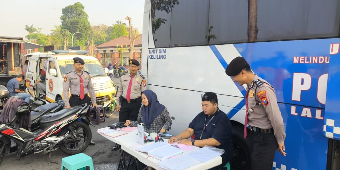 Sat Samapta Polresta Sidoarjo Hadir Amankan Aktivitas Masyarakat saat Olahraga Akhir Pekan