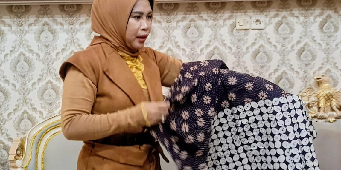 Wabup Mimik Idayana Promosikan Produk Tas Kulit dan Batik Khas Sidoarjo Kian Mendunia