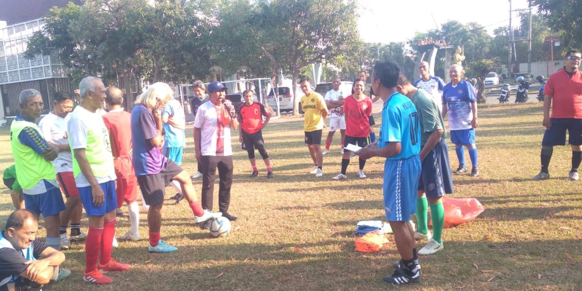Rayakan HUT RI ke-81, Tim JOS Tanding Sepakbola dan Bagi Hadiah