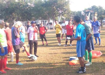Rayakan HUT RI ke-81, Tim JOS Tanding Sepakbola dan Bagi Hadiah