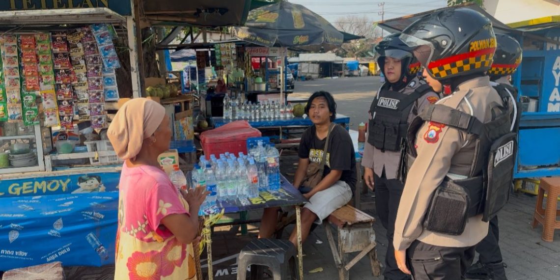 Polwan Polresta Sidoarjo Patroli di Kawasan GOR, Ajak Warga Jaga Kamtibmas Kondusif
